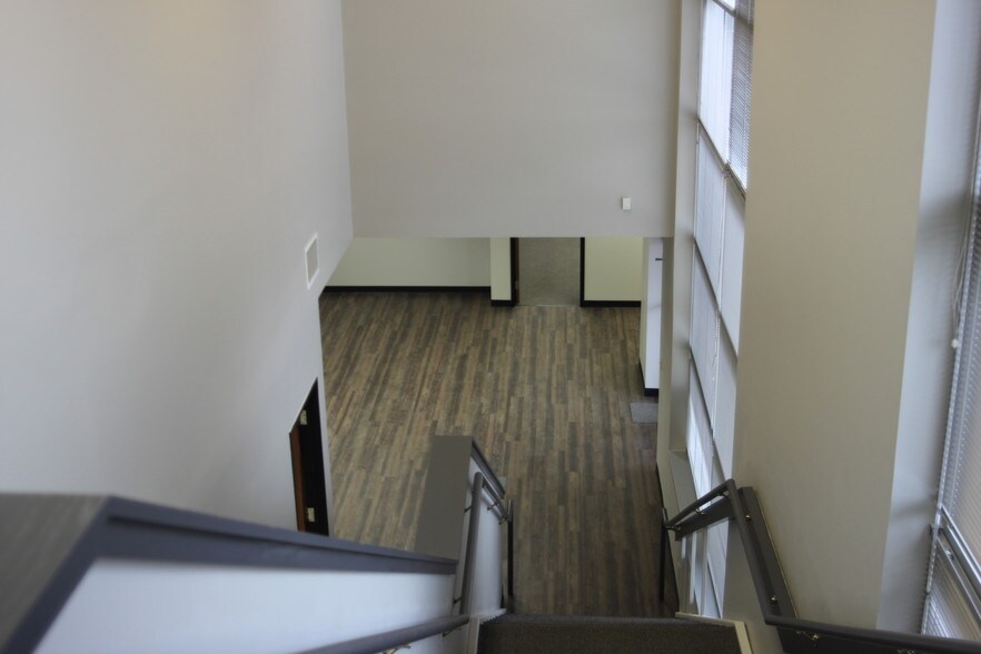 More Photos Of 1501 Luna Rd, Carrollton Research And Development For Lease