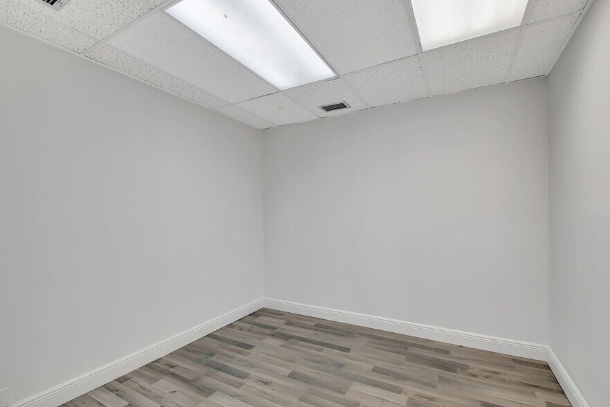 More Photos Of 101 N J St, Lake Worth Office For Lease