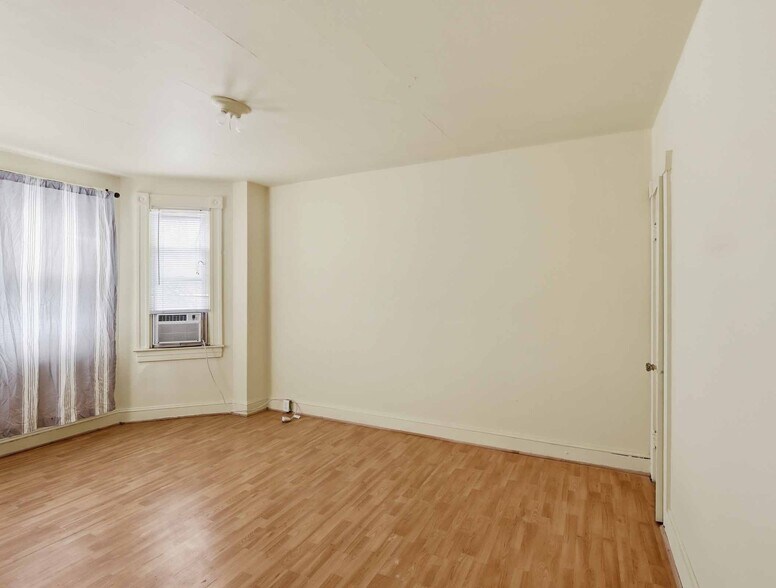 More Photos Of 2517 Washington Blvd, Baltimore Storefront Retail Residential For Sale