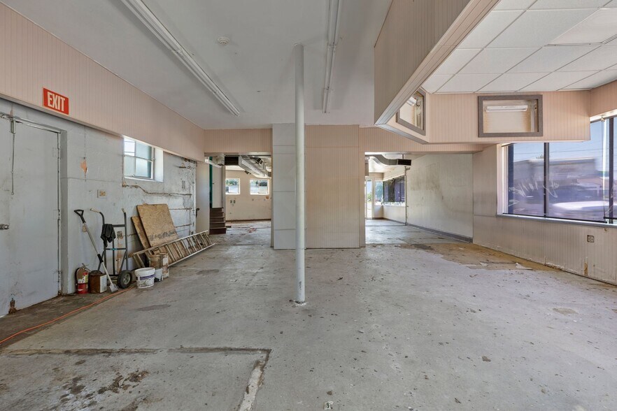 More Photos Of 55 White Ave, East Longmeadow Freestanding For Lease