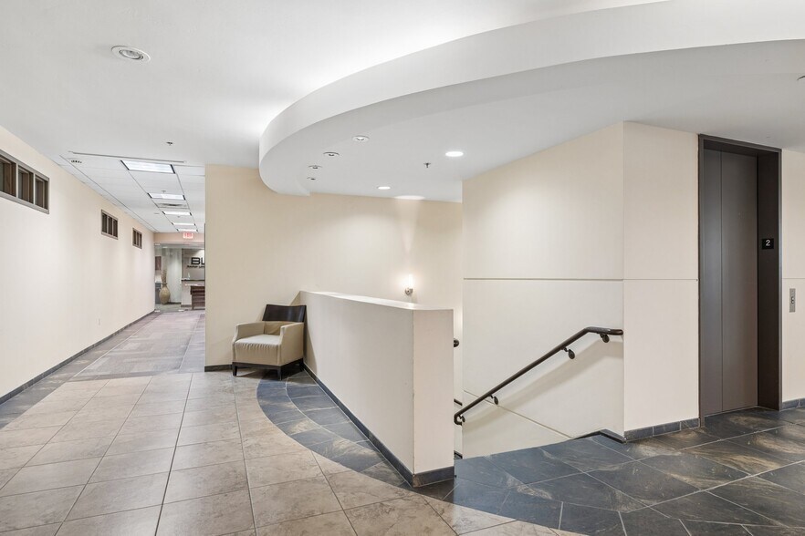 More Photos Of 8765 E Bell Rd, Scottsdale Coworking Space