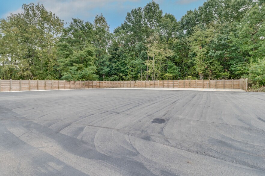 More Photos Of 1320 E Columbia Ave, Battle Creek Manufacturing For Sale