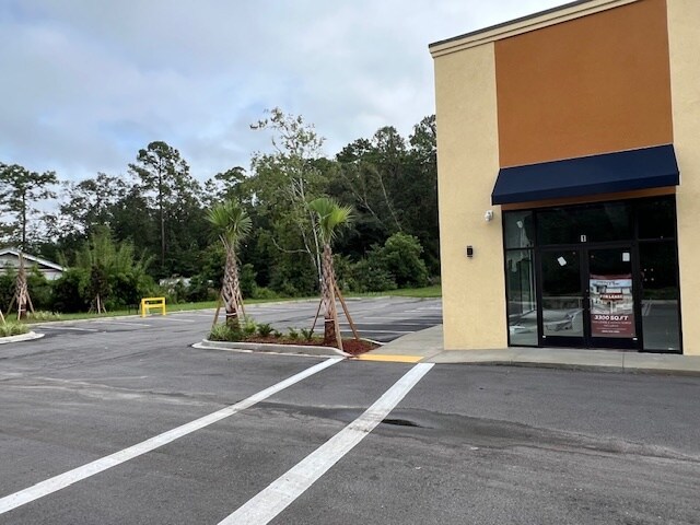 More Photos Of 11025 Lem Turner Rd, Jacksonville Storefront For Lease