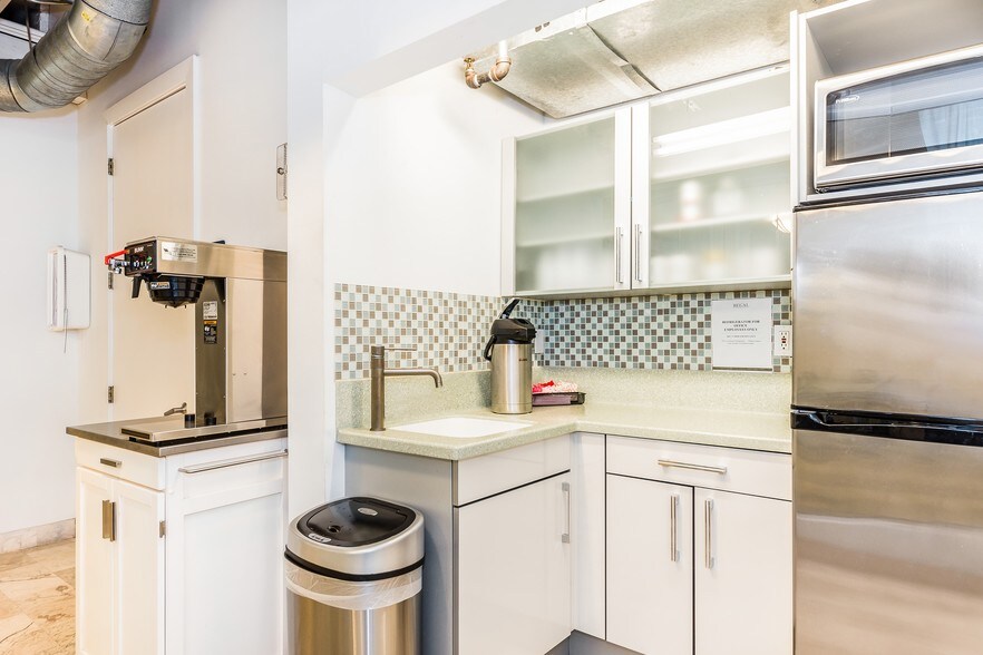 More Photos Of 530 11th St, Miami Beach Loft Creative Space For Sale