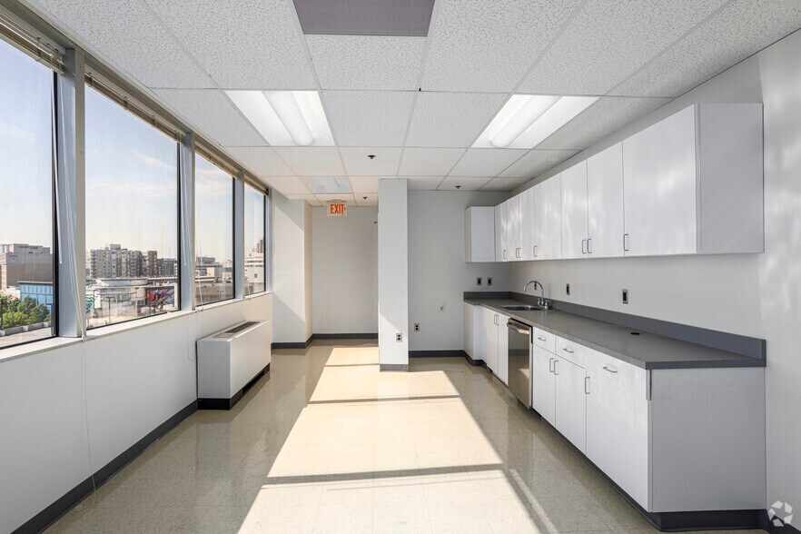 More Photos Of 801 Roeder Rd, Silver Spring Office For Sale