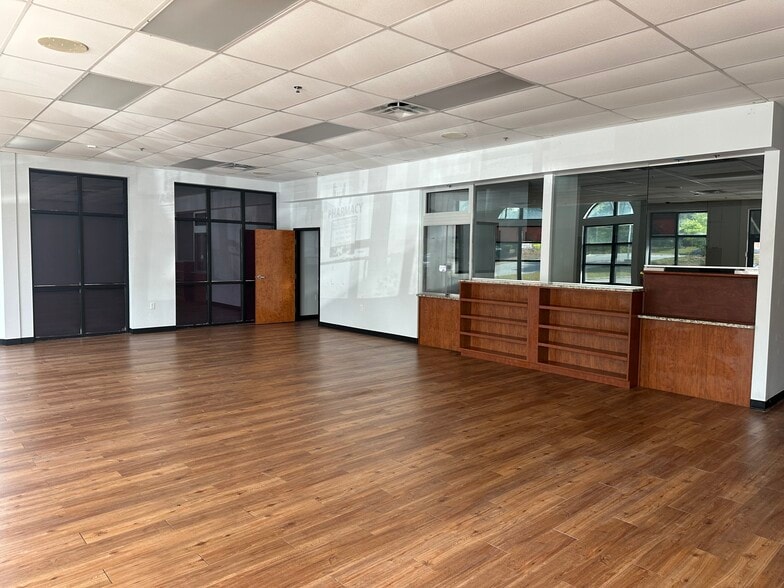 More Photos Of 4470 Satellite Blvd, Duluth Freestanding For Lease
