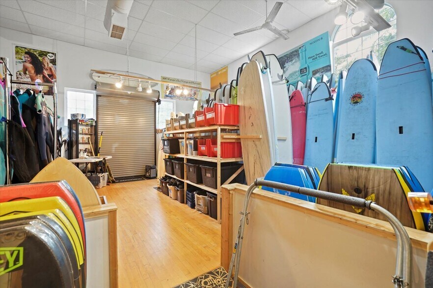 More Photos Of 171 Sunset Blvd, Cannon Beach Storefront Retail Residential For Sale