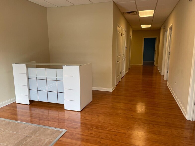 More Photos Of 896 S Frontenac St, Aurora Office For Lease