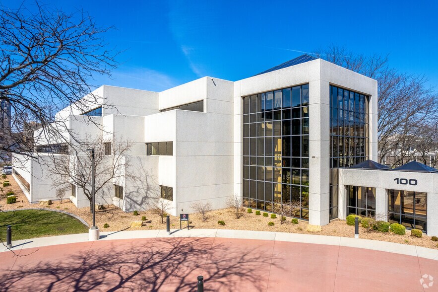 Primary Photo Of 100 E Grand Ave, Des Moines Office For Lease