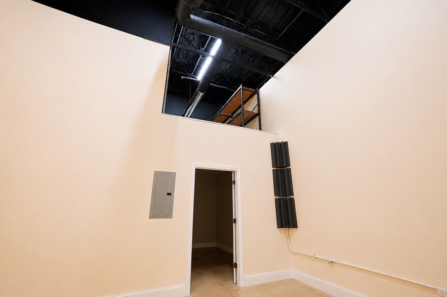 More Photos Of 20841 Johnson St, Pembroke Pines Warehouse For Lease