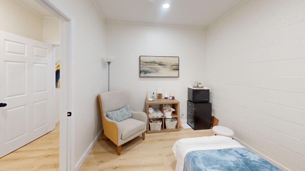 More Photos Of 1404 S Bridge St, Brady Loft Creative Space For Sale