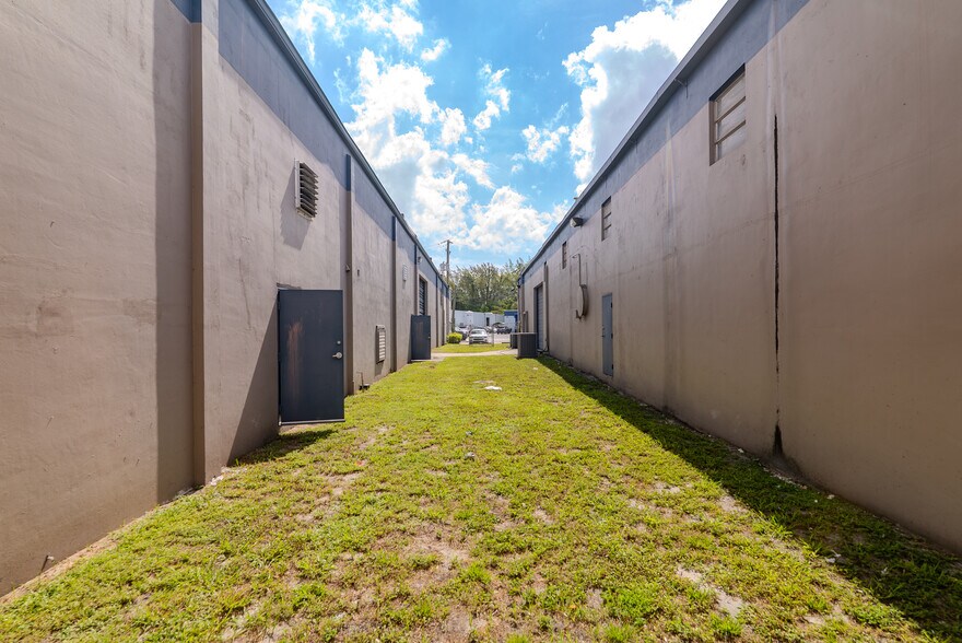 More Photos Of 3355 SW 2nd Ave, Fort Lauderdale Unknown For Lease