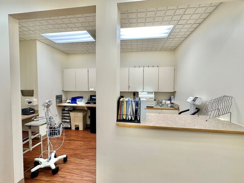 More Photos Of 222 Indianapolis Blvd., Schererville Office For Lease