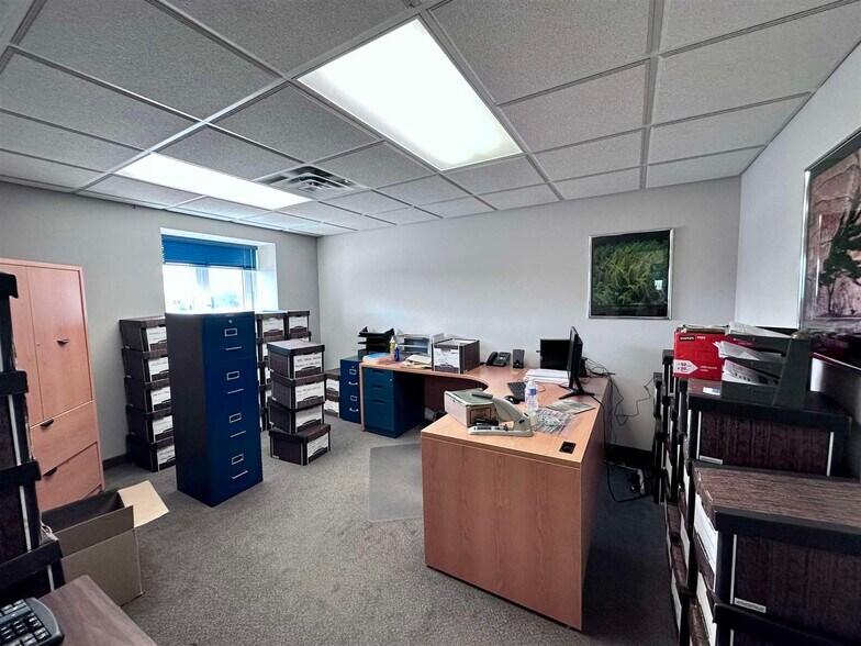 More Photos Of 347 Lake St, Sault Ste. Marie General Retail For Sale