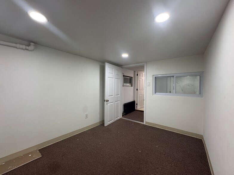 More Photos Of 2857 Steinway St, Astoria Apartments For Lease