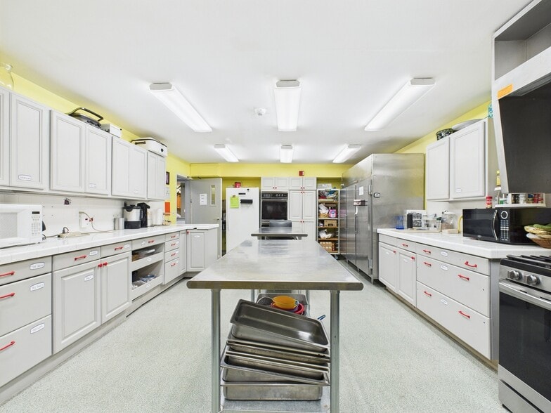 More Photos Of 118-120 NE 4th St, Mcminnville Office For Sale