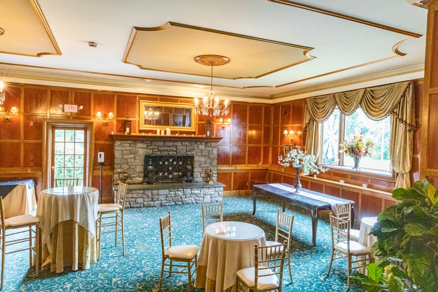 More Photos Of , Brookfield Unknown For Sale