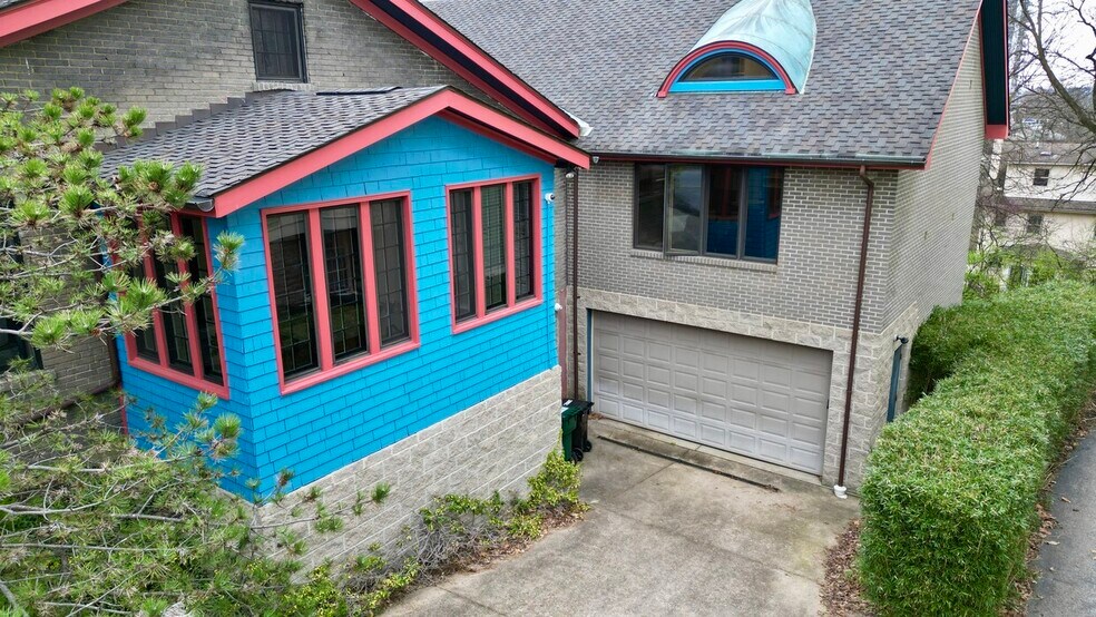 More Photos Of 2150 Alpine Pl, Cincinnati Office Residential For Sale