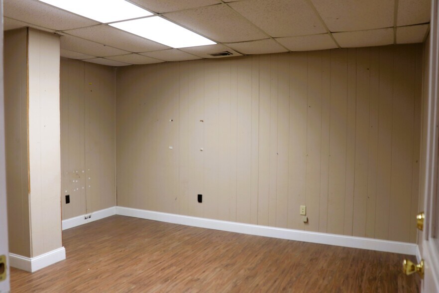 More Photos Of 400 Chestnut St NW, Hartselle Office For Sale