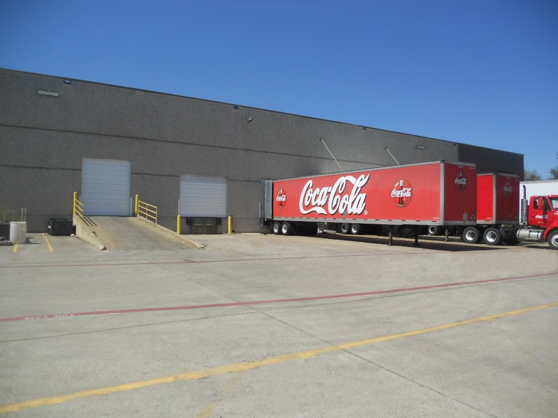 More Photos Of 8300-8310 Eastpoint Dr, Dallas Distribution For Lease