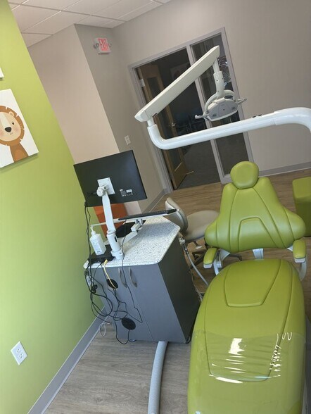 More Photos Of 975 N Mur-Len Rd, Olathe Medical For Sale