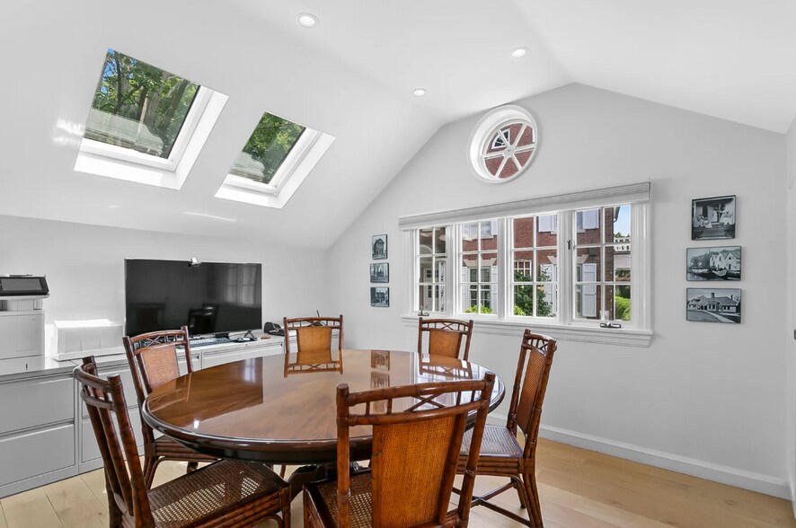 More Photos Of 656 Harbor Rd, Southport Office For Lease