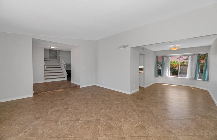 More Photos Of 1927 E Crocus Dr, Phoenix Specialty For Sale