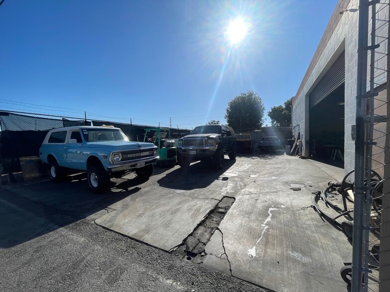 More Photos Of 7534 Adams St, Paramount Manufacturing For Sale
