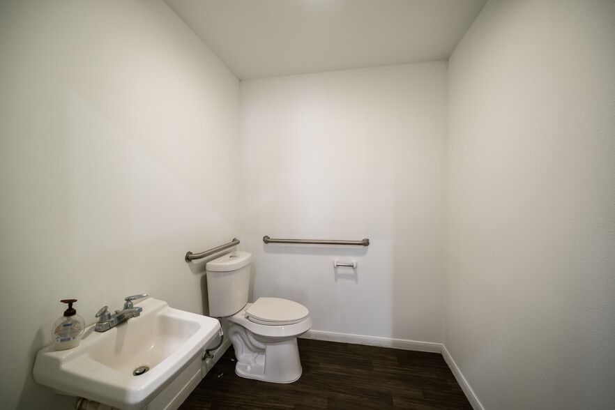 More Photos Of 2534 Walnut Bend Ln, Houston Medical For Sale