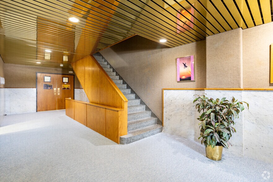 More Photos Of 1003 Central Ave, Fort Dodge Office For Sale