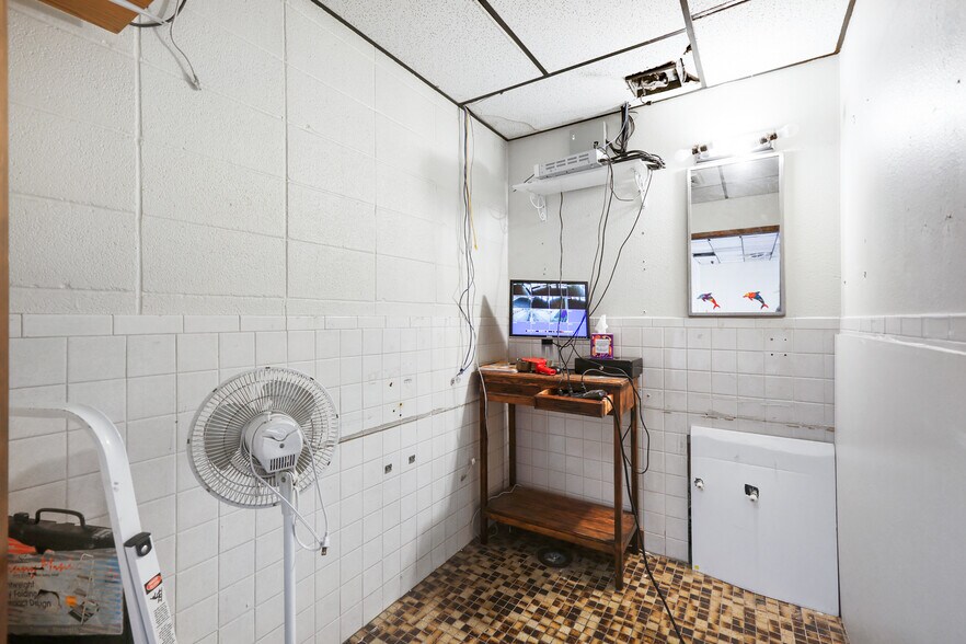 More Photos Of 11211 E Sprague Ave, Spokane Valley Storefront For Sale