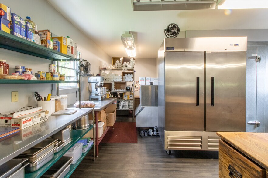 More Photos Of 585 US Route 5, Coventry Specialty For Sale