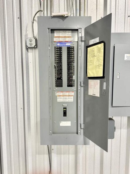 More Photos Of 320 NE 145th Pl, Edmond Warehouse For Lease