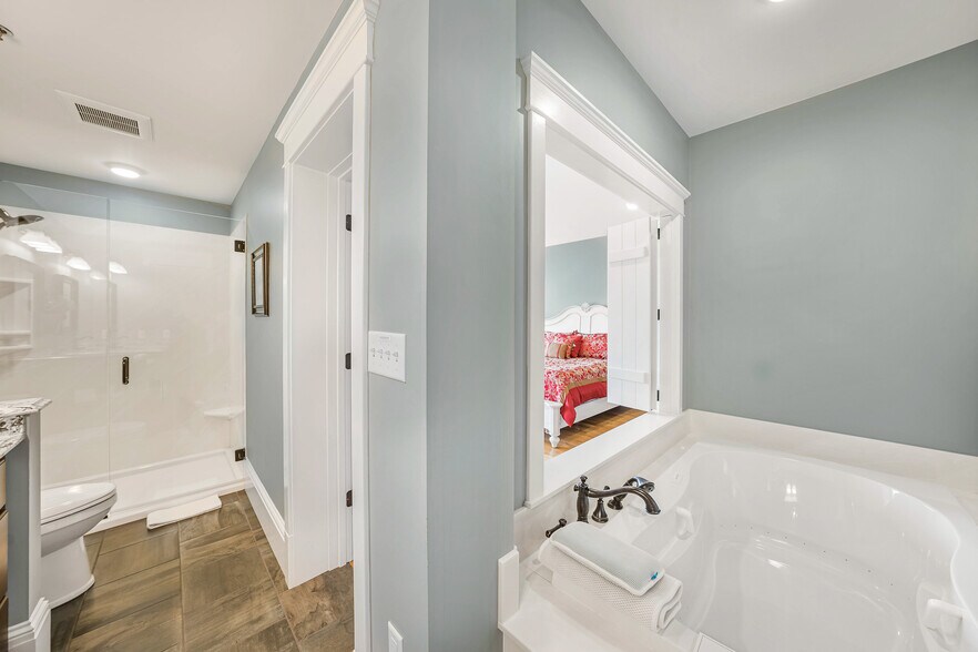 More Photos Of 208-210 Wharf St, Hermann Hospitality For Sale