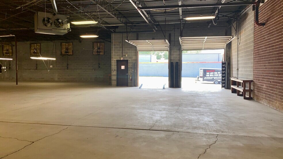 More Photos Of 2411 Sullivan Rd, College Park Warehouse For Lease