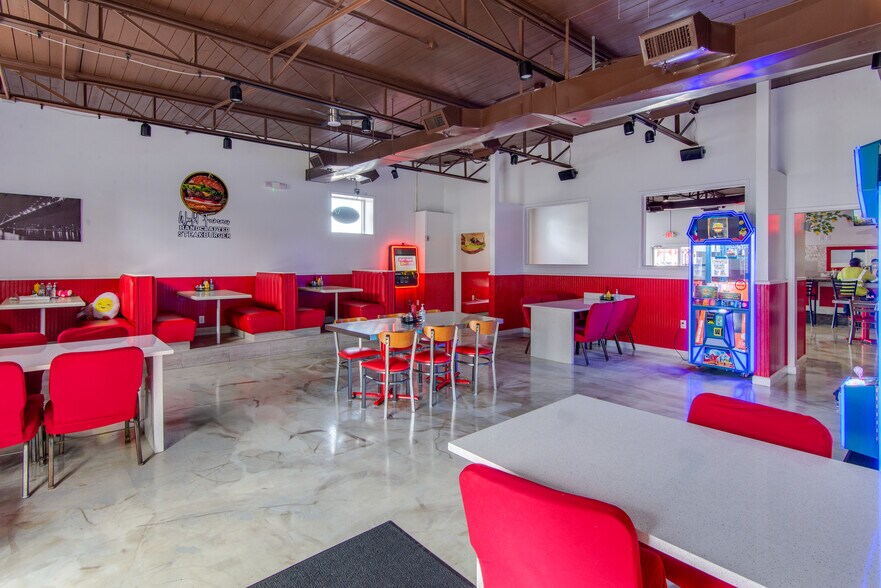 More Photos Of 542-546 S Telegraph Rd, Monroe Restaurant For Sale