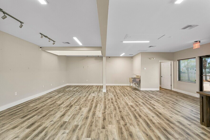 More Photos Of 6126 Thomas Dr, Panama City Self Storage For Sale