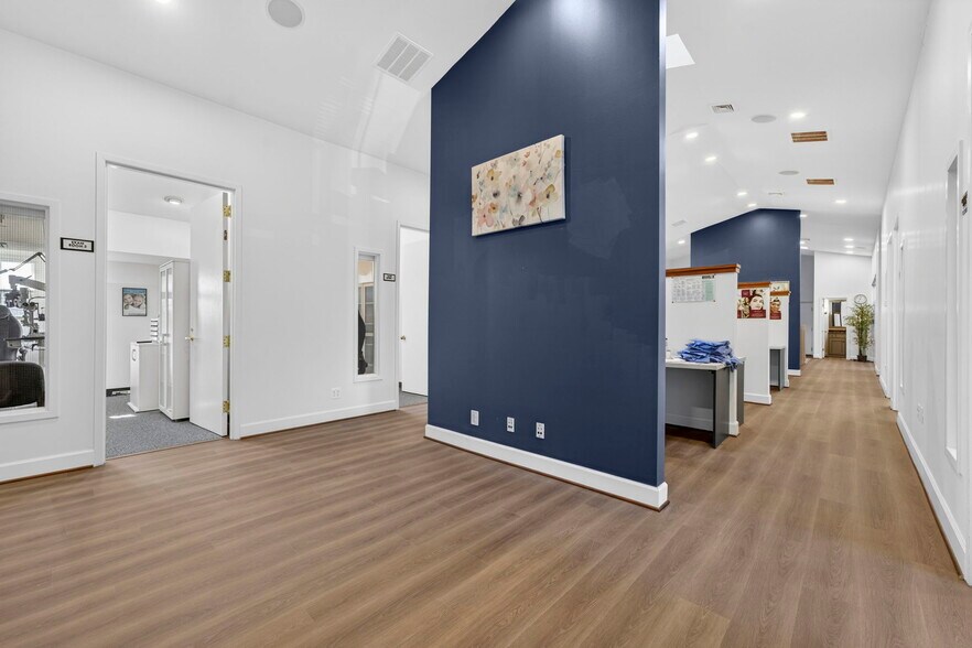 More Photos Of 10130-10134 Colvin Run Rd, Great Falls Medical For Lease