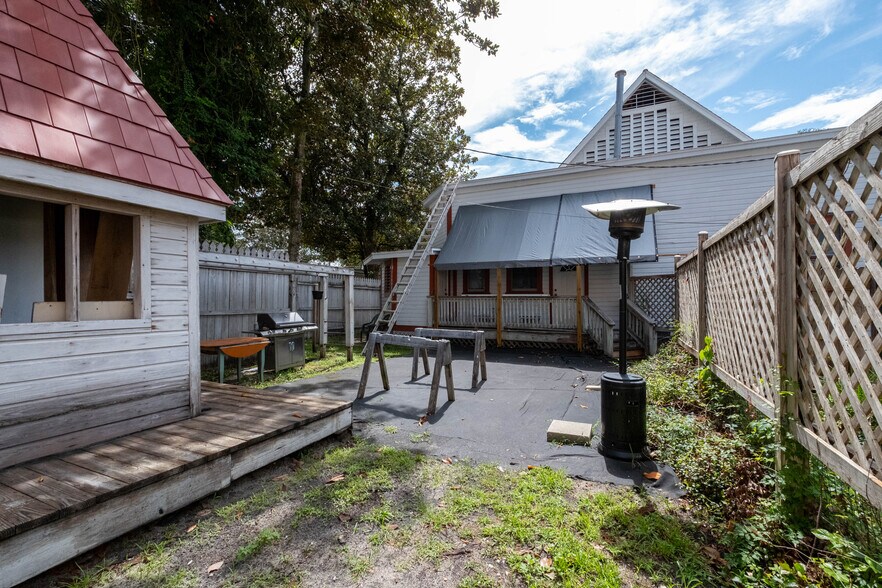 More Photos Of 619 NE 1st St, Gainesville Religious Facility For Sale