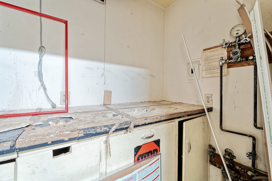 More Photos Of 3535 E 7th St, Long Beach Medical For Lease