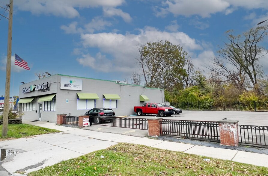 More Photos Of 25276 Grand River Ave, Redford General Retail For Lease