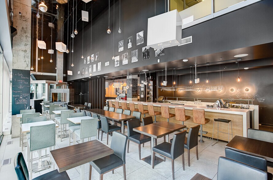 More Photos Of 22 Rue Ste-Catherine E, Montréal Office For Sale