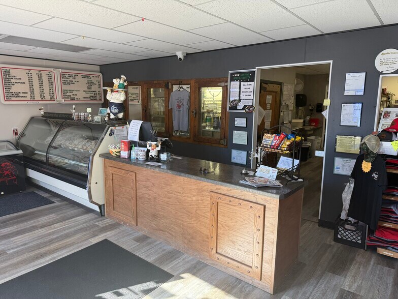 More Photos Of 204 Manitowoc St, Menasha Restaurant For Sale