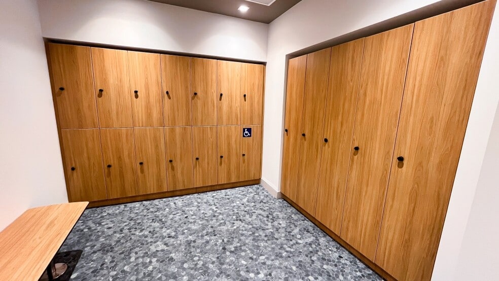 More Photos Of 1025 Connecticut Ave NW, Washington Office For Lease