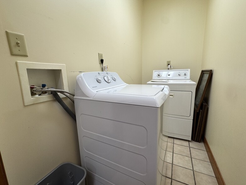 More Photos Of 915 N Main St, Bloomington General Retail For Sale