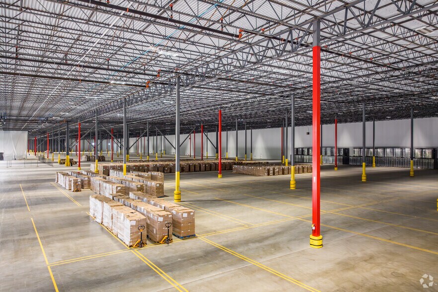 More Photos Of 545 Lake Careco Rd, Austell Distribution For Lease