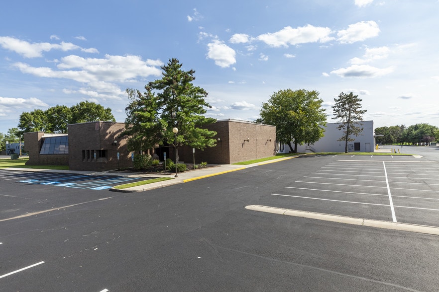 More Photos Of 901 Pleasant Valley Ave, Mount Laurel Warehouse For Lease