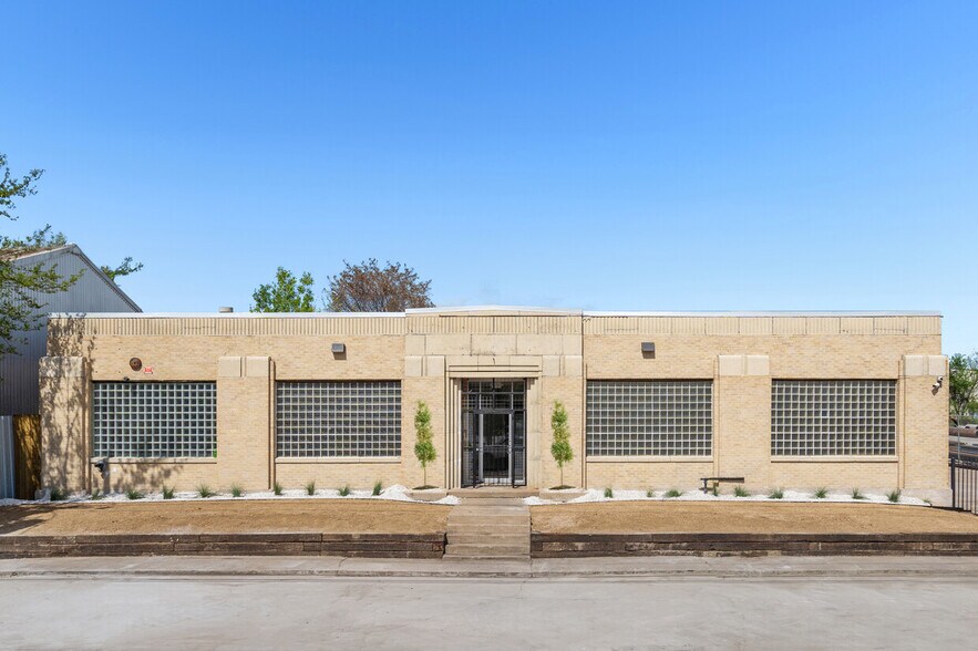 More Photos Of 5611 Clinton Dr, Houston Warehouse For Lease