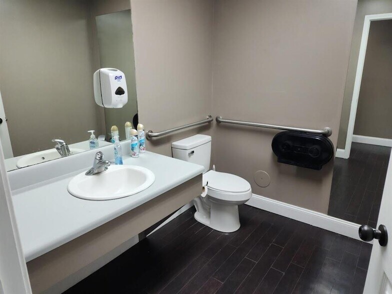 More Photos Of 32 Joe Kennedy Blvd, Statesboro Light Distribution For Sale