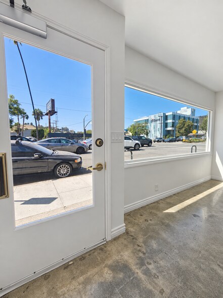 More Photos Of 4972 Eagle Rock Blvd, Los Angeles General Retail For Lease